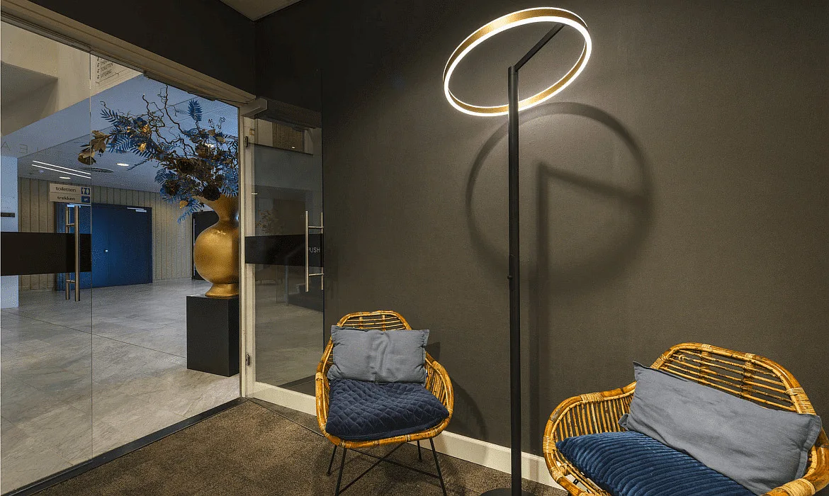 SLV floor lamp ONE STRAIGHT FL up / down, brass, black dimmable SLV floor lamp ONE STRAIGHT FL up / down, brass, black dimmable