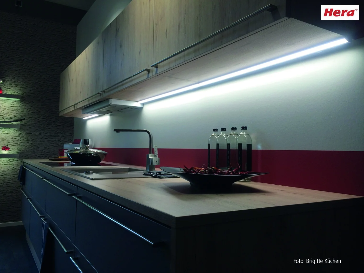 Hera LED under-cabinet luminaire LED ModuLite F, IP20, 230V HVLCS, CRi>90, 60cm, with switch, 10W 3000K 950lm 120°, anodised alu Hera LED under-cabinet luminaire LED ModuLite F, IP20, 230V HVLCS, CRi>90, 60cm, with switch, 10W 3000K 950lm 120°, anodised alu
