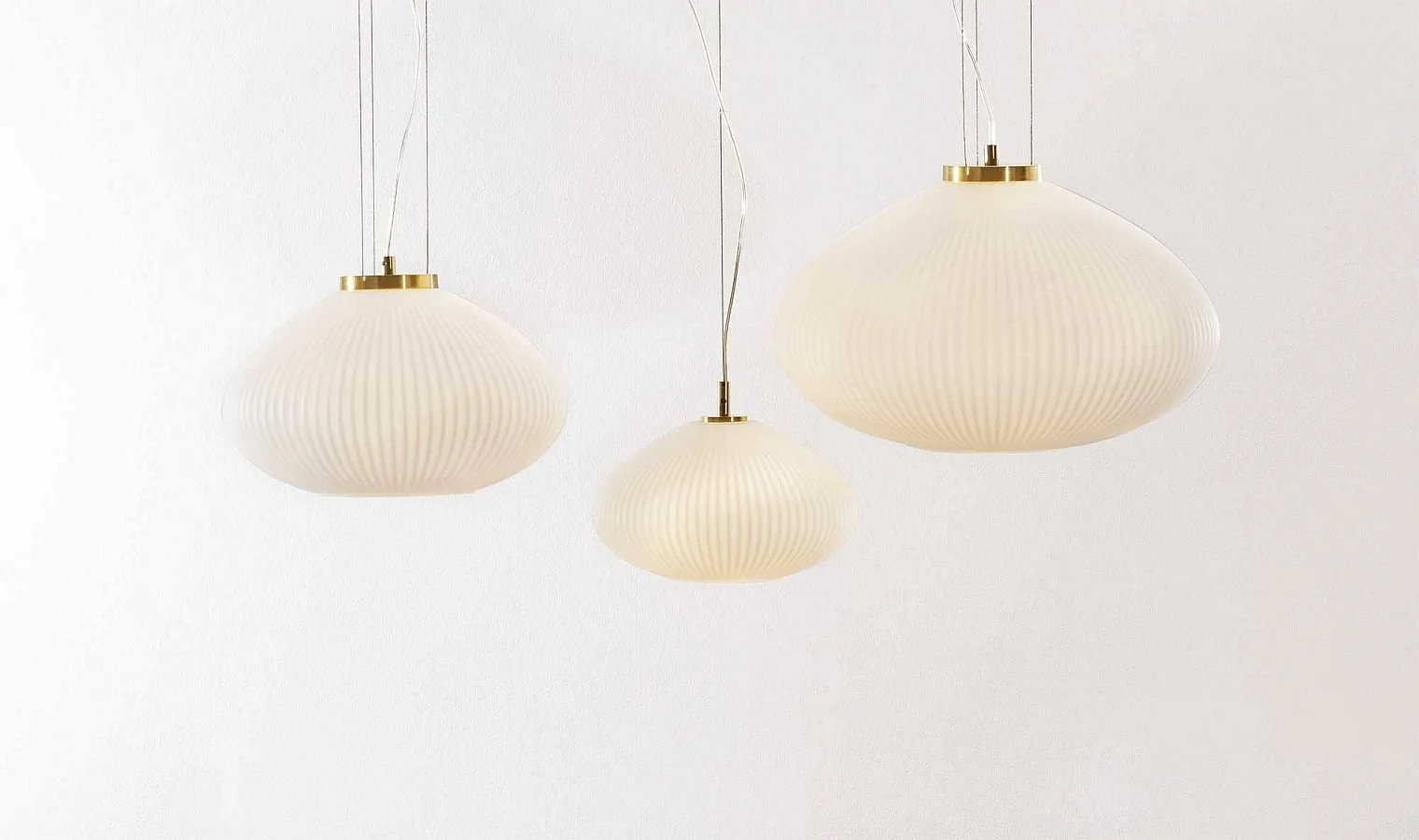 Ideal Lux Pendant luminaire PLISSEE, Ø 45cm, E27, blown edged glass, satined brass Ideal Lux Pendant luminaire PLISSEE, Ø 45cm, E27, blown edged glass, satined brass